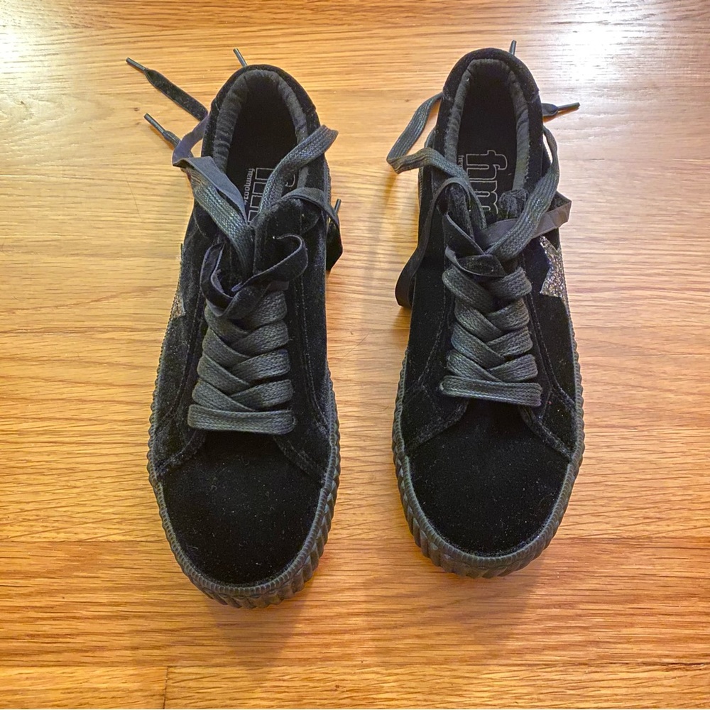 Cwy by Coolway black sneakers with silver tone star embellishment NWOT